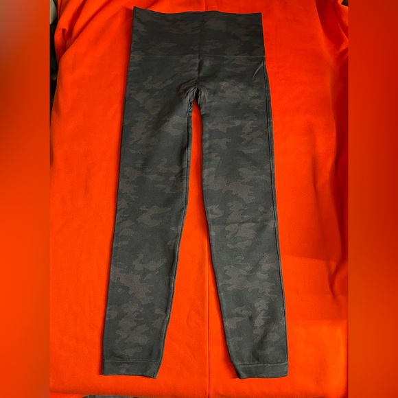 Spanx Camo Design Leggings - Picture 3 of 4